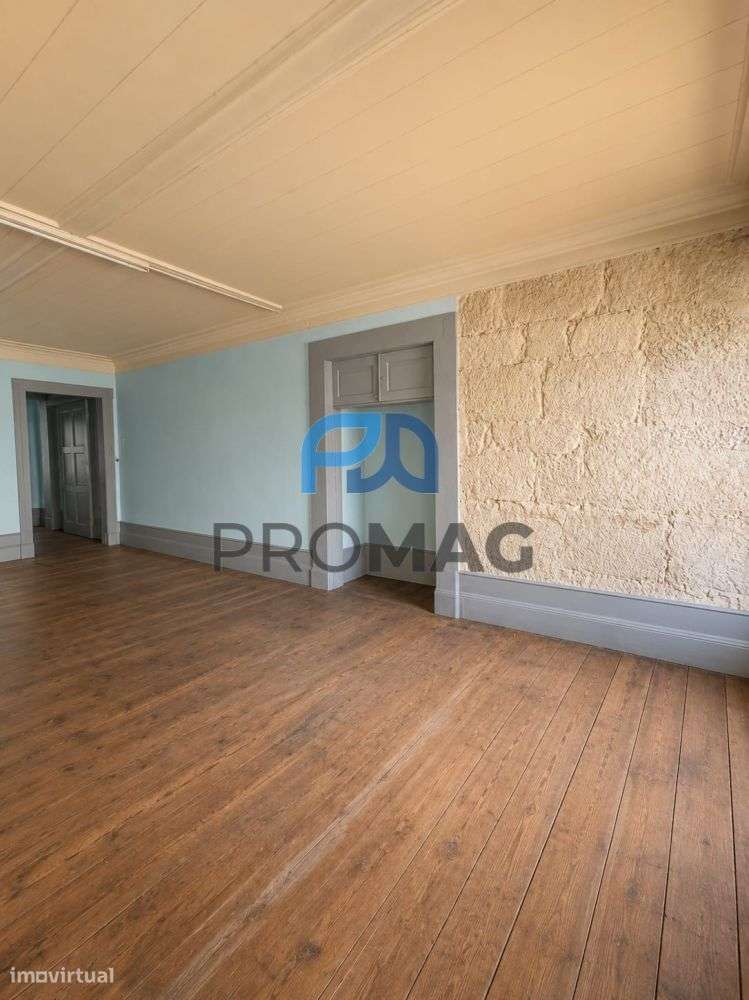 Prédio com Comércio - Baixa do Porto-24