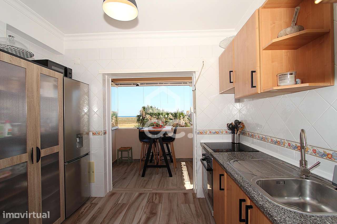 Apartamento T2 com terraço, vista mar e lugar de garagem em Armação de-14