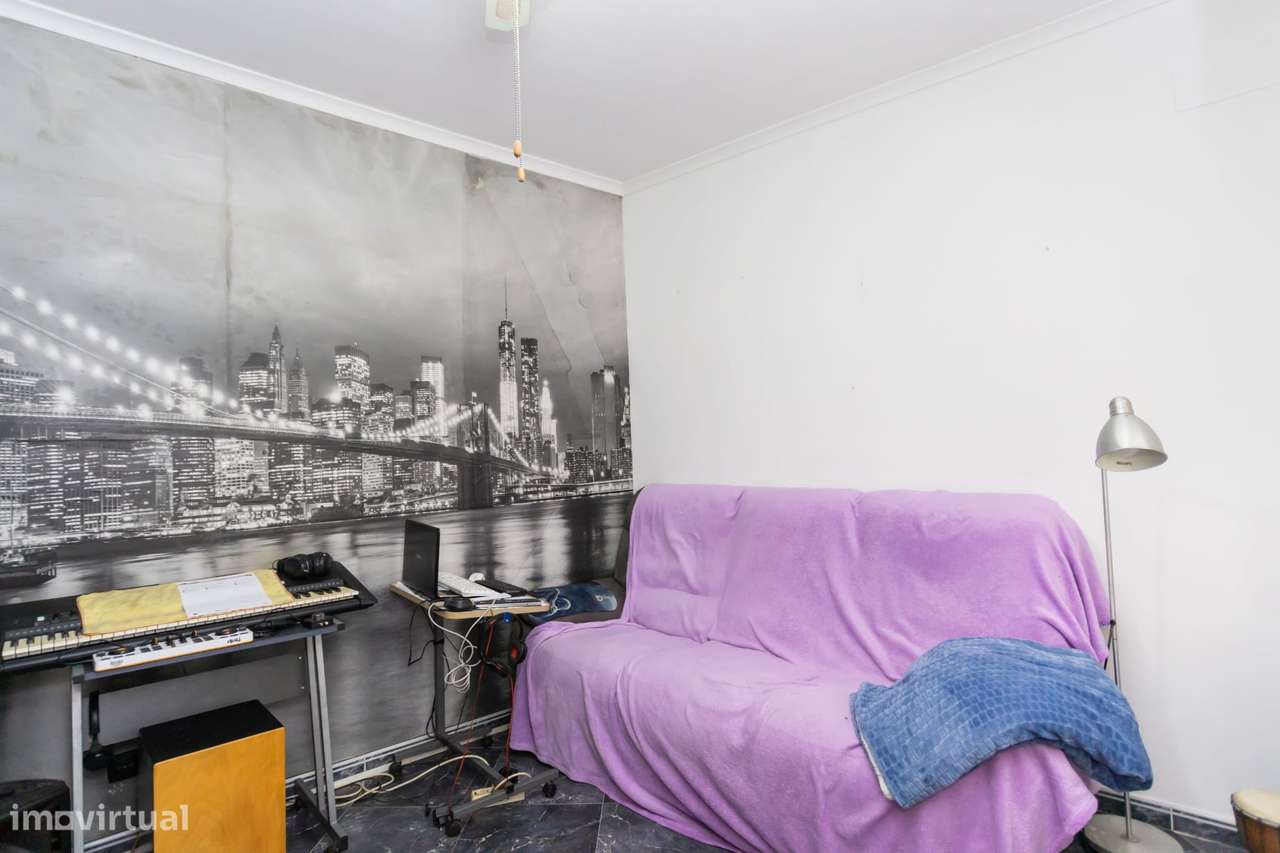 Moradia independente na Rua da Escola Nova-21