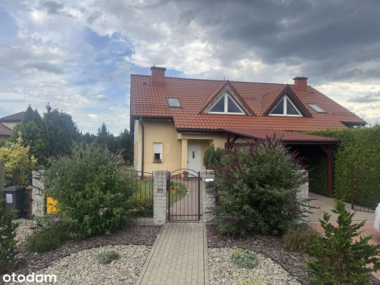 Dom bliźniak 118,5m², 4 pokoje, garaż, Osiedle Kwiatowe