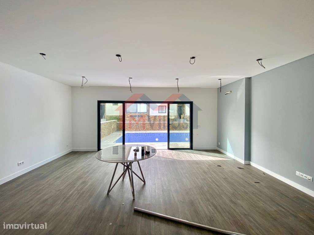 Moradia V3 semi-geminada com piscina e garagem - Albufeira - Grande imagem: 3/35