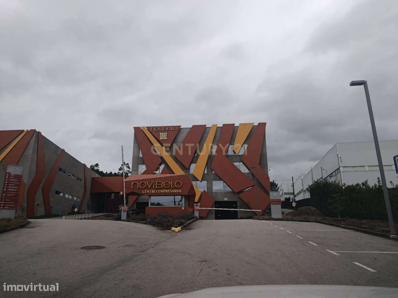 Pavilhão Comercial à Venda no Centro Empresarial de Paredes - Grande imagem: 3/27