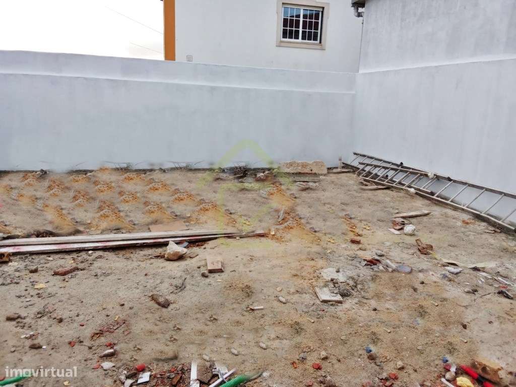 Moradia T3 com espaço exterior-13