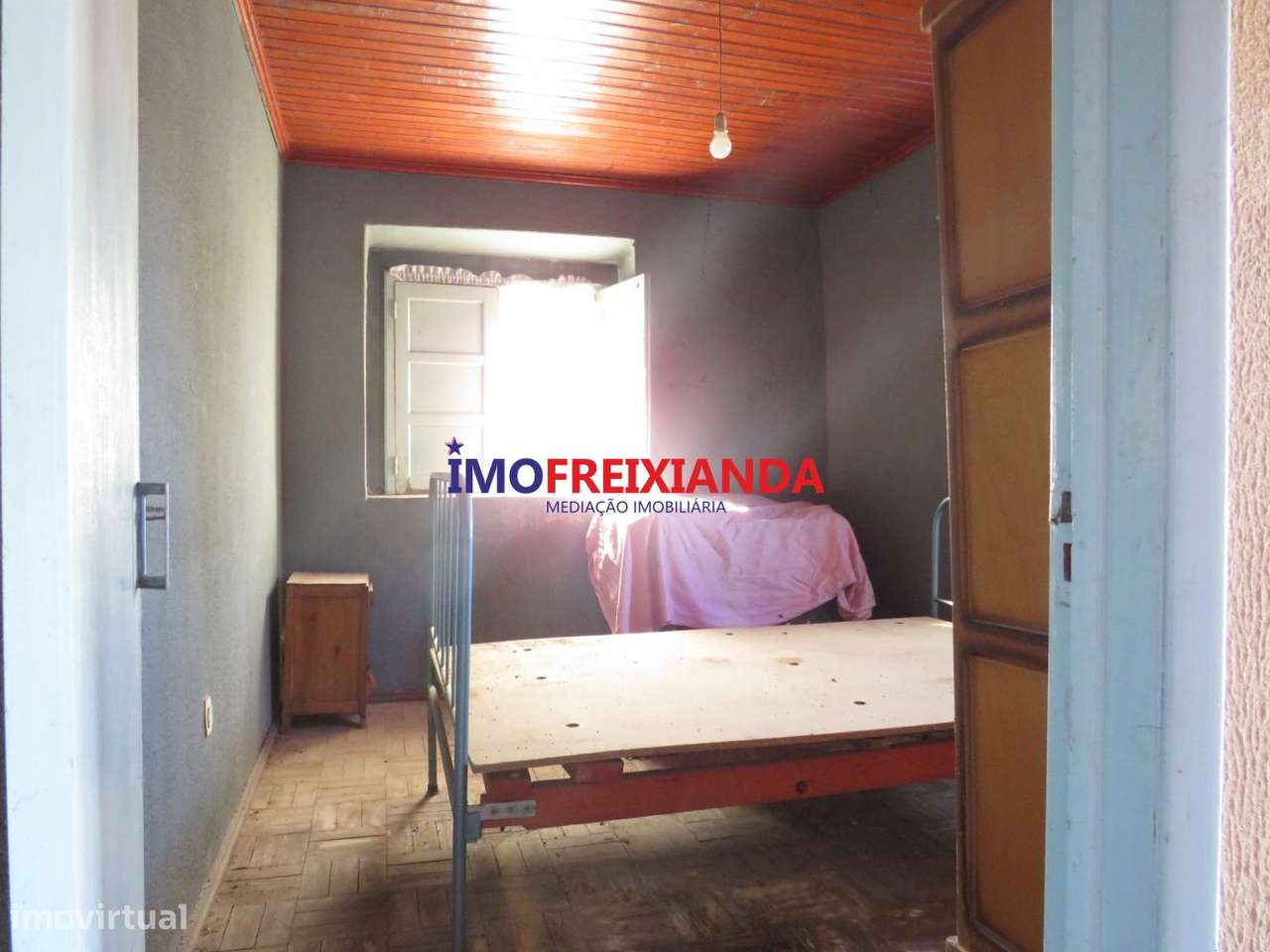 Moradia no centro da Vila da Freixianda-5