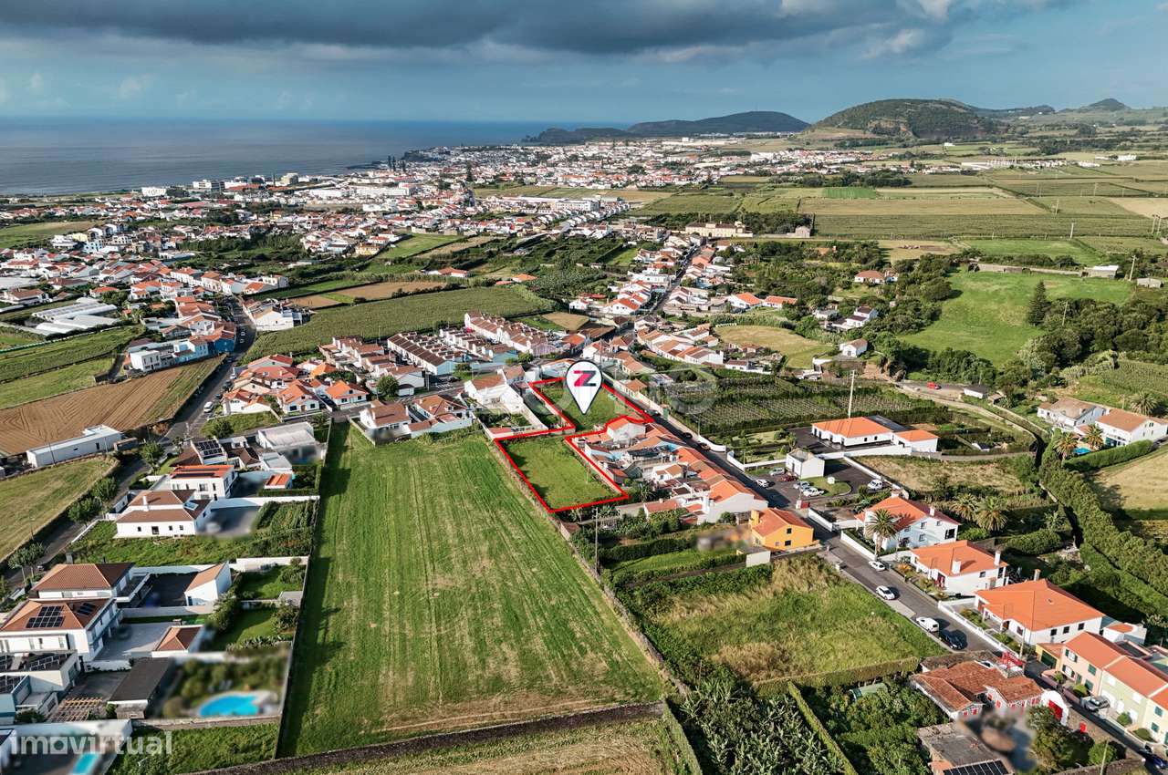 Conjunto Imobiliário com Moradia, Ruína e Terrenos na Ribeira Grande-19