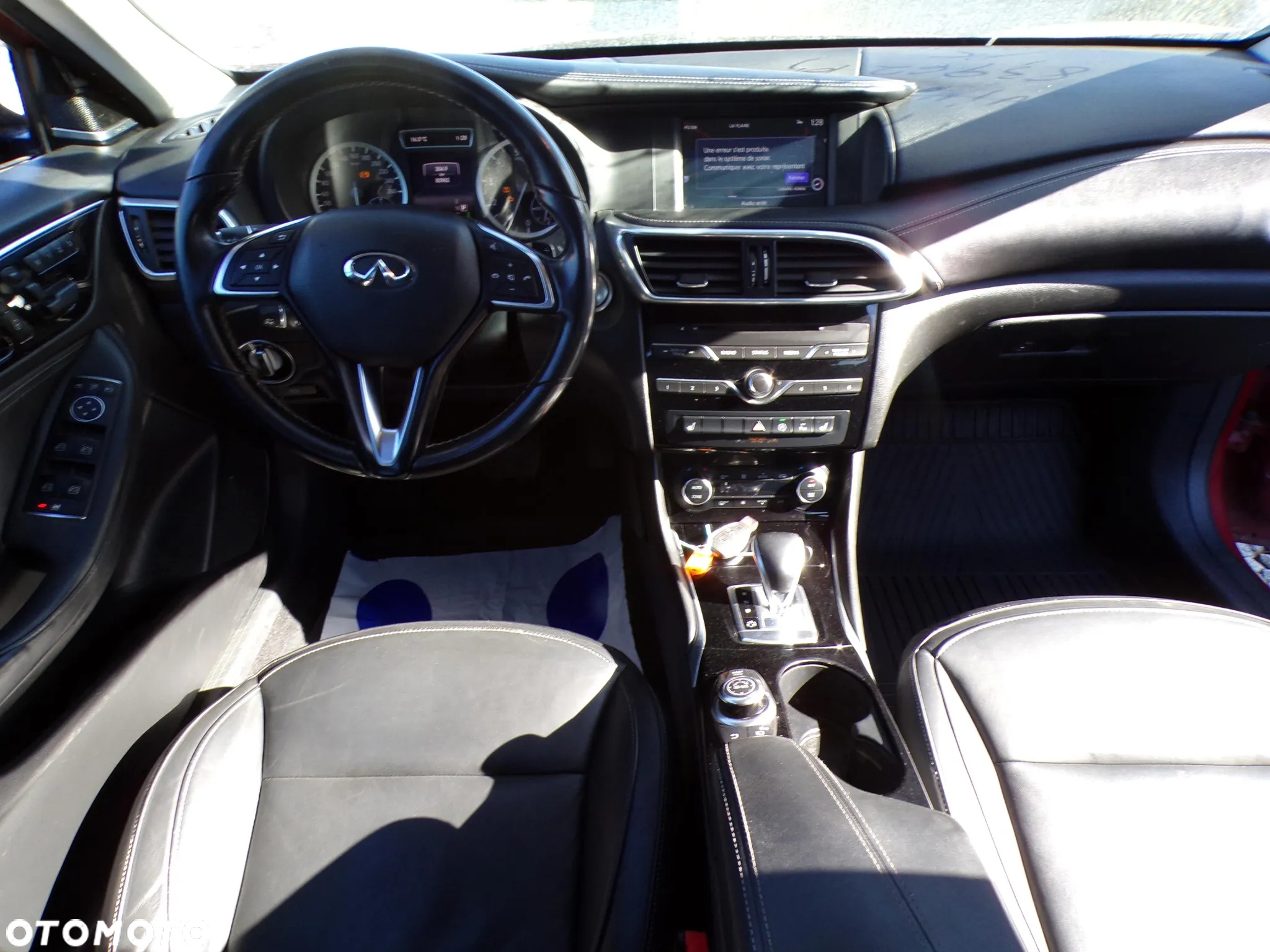 Infiniti QX30 2.0t Premium AWD 7DCT - 10