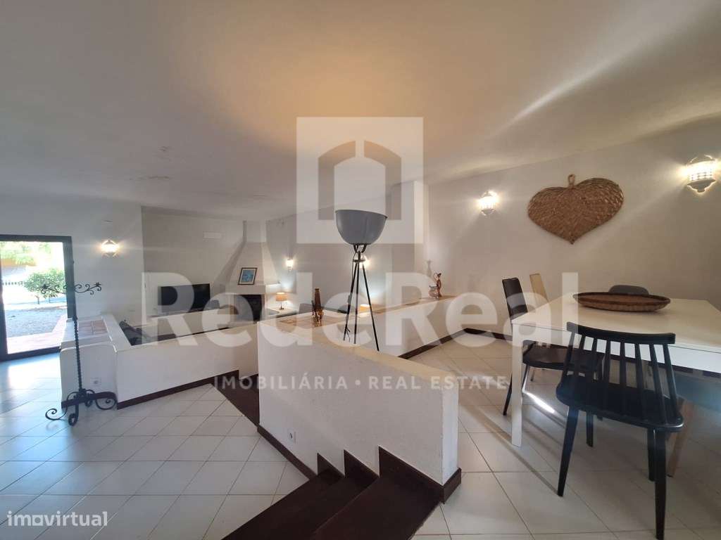 Moradia T3 + 1 com Boas Áreas em Lote de 300 m² - Centro de Albufeira-38