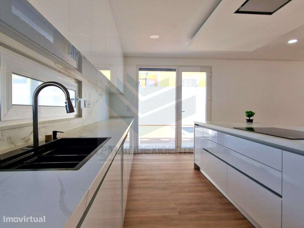 Moradia Isolada, Nova, Pronta a Habitar, Piscina em AZEITÃO - Grande imagem: 5/38