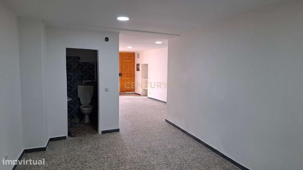 Loja para arrendar com uma Localização Excepcional no Coração de Setúb - Grande imagem: 2/9