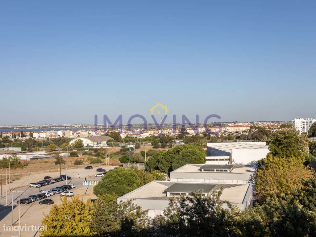 Apartamento T2 com parqueamento e arrecadação no Barreiro-14