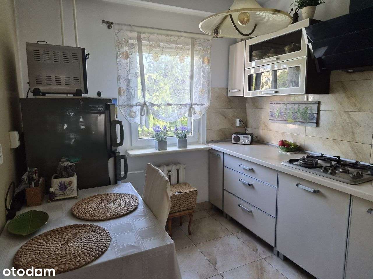 Klasyczna elegancja, dużo przestrzeni i gotowe do zamieszkania!-5