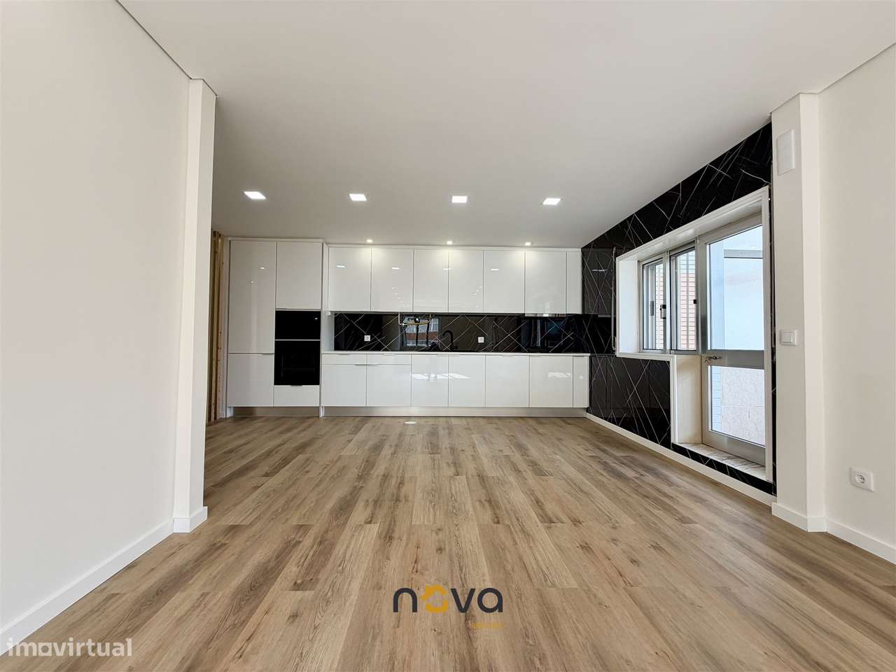 Apartamento T4 Totalmente Remodelado na Póvoa de Varzim-23