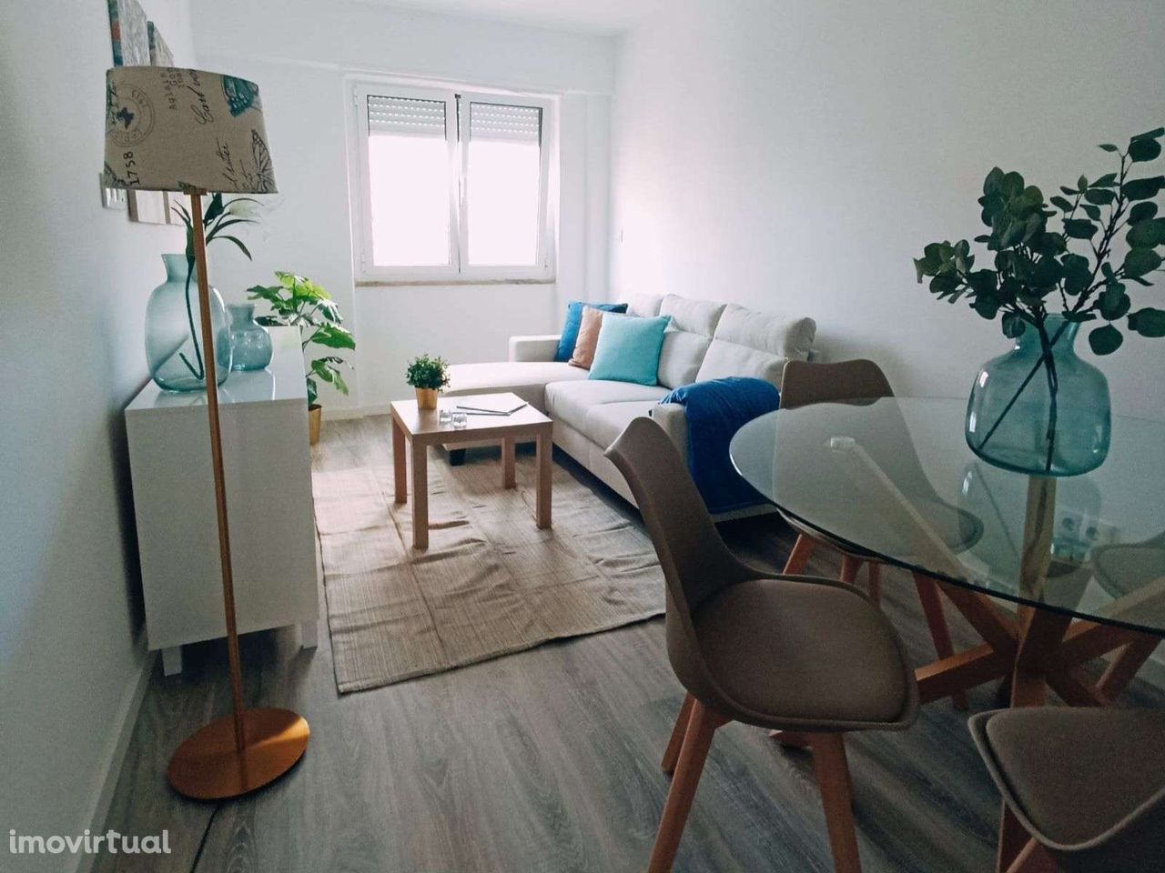 Apartamento T2 renovado e com mezanine nas Laranjeiras, Lisboa