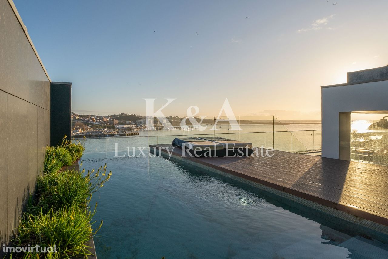 Penthouse com piscina e vistas fantásticas.