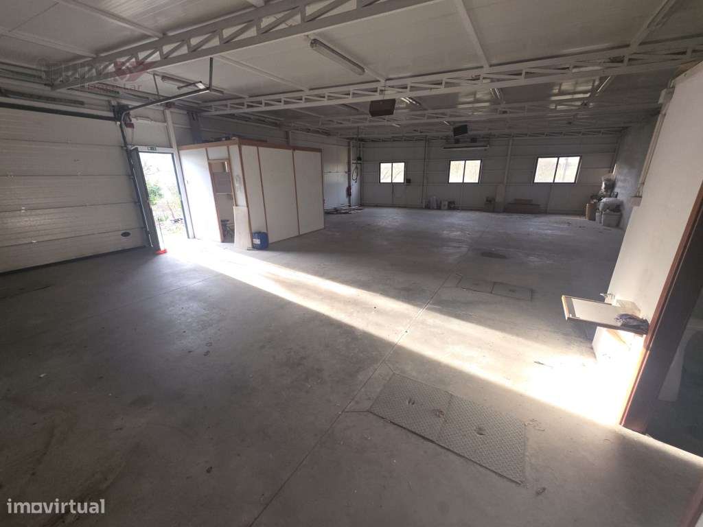 Moradia T3 com Armazém de 300m² - O Equilíbrio Perfeito entre Habit...-25