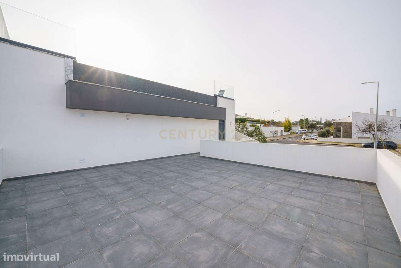 Moradia T3 Térrea a estrear com piscina e vista Serra-Setúbal-13