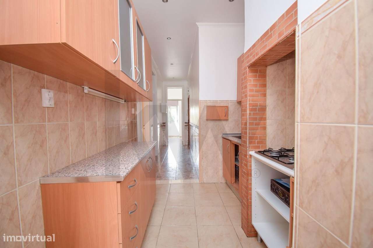 T2 em Campolide - Ideal para viver ou investir-6