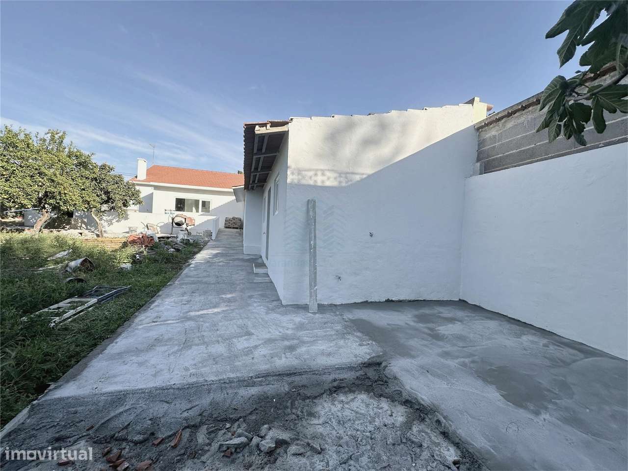 Moradia T3 remodelada com Anexos, Garagem e Poço.-41