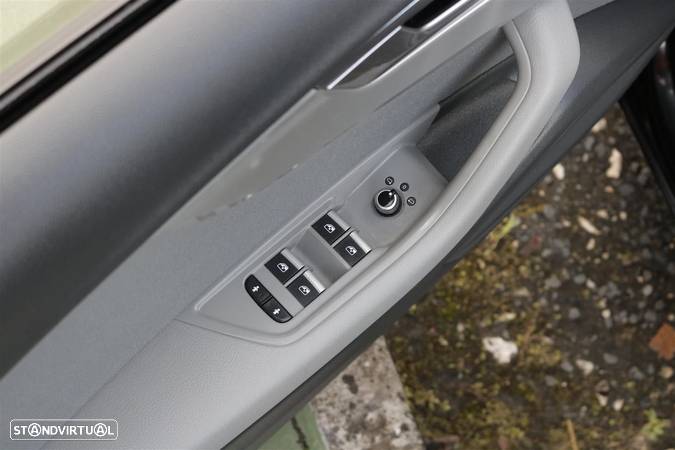 Audi A4 Avant 2.0 TDI Advance - 30