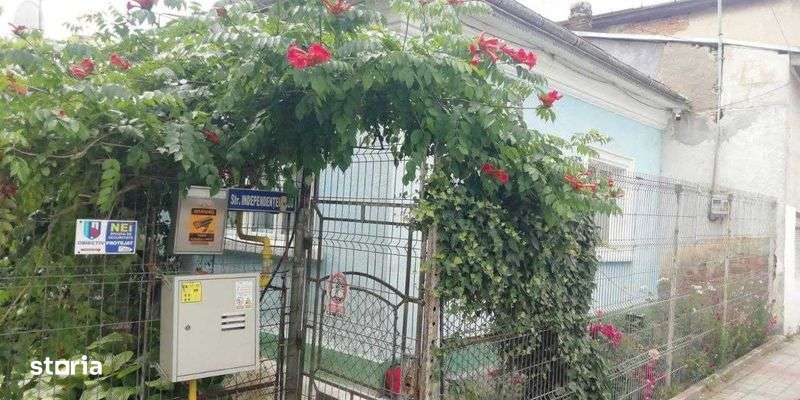 Vanzare casa si teren in centru vechi al  municipiului Botosani - Imagine principală: 4/5