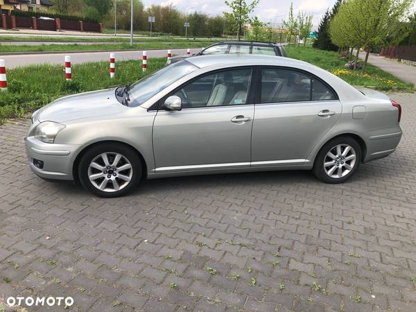 Toyota Avensis 2.0 D-4D Sol Premium - 1