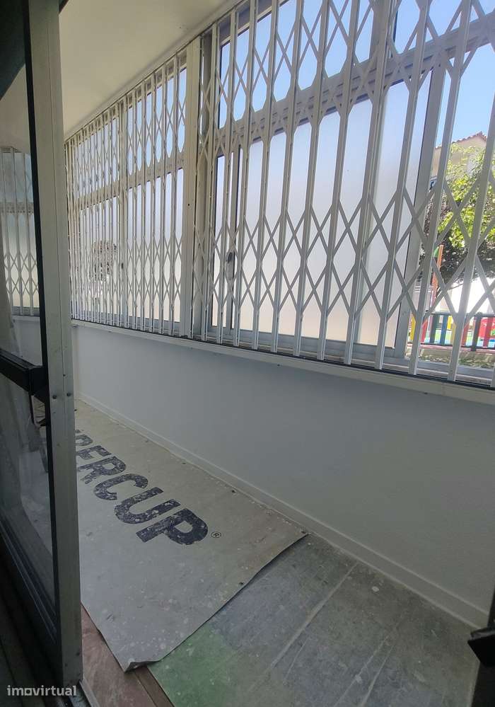 Apartamento T2 remodelado (r/c) com uma arrecadação generosa-17