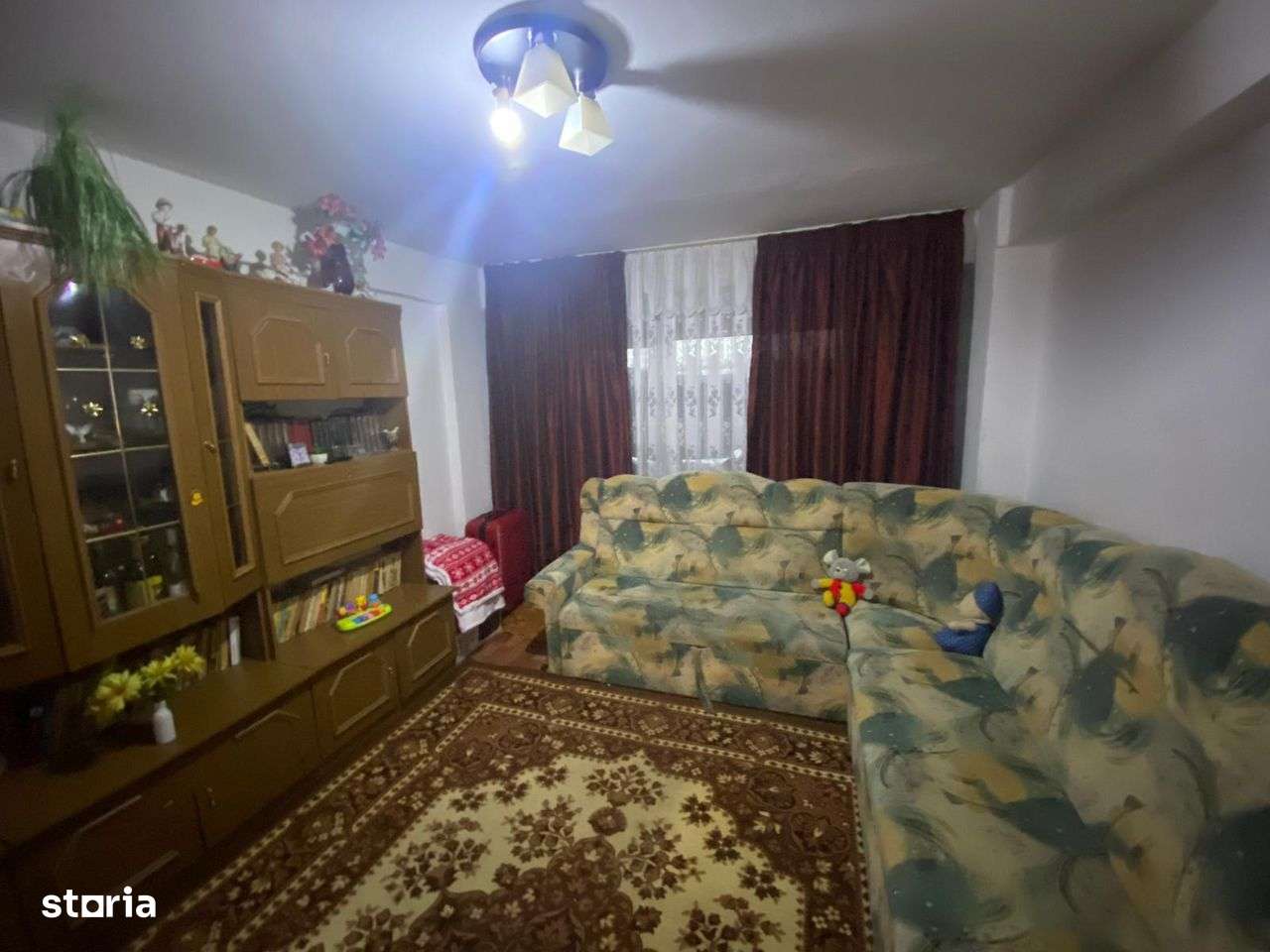 Apartament 3 camere Mioveni, Et4, zona Piata - Imagine principală: 4/7