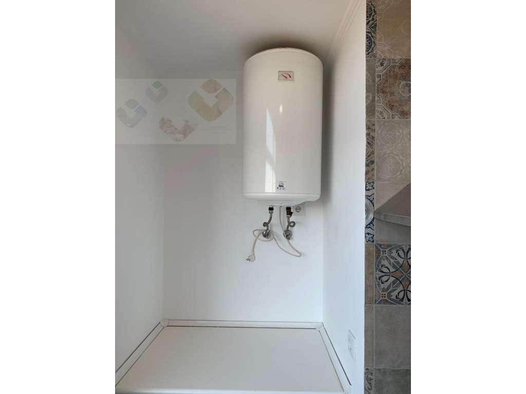 Amadora Venteira, T1, Completamente Remodelado, Vista Panorâmica!-9