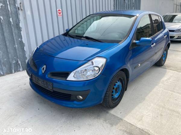 Dezmembrez Renault Clio 3 1.2i 2007 - 1