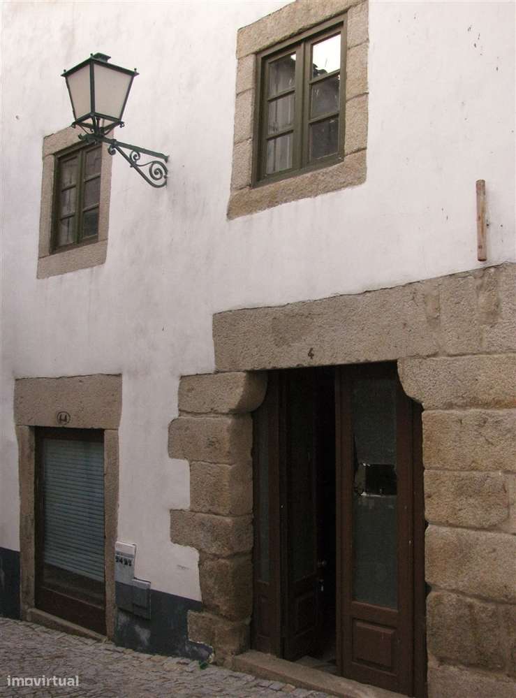 Prédio zona histórica Miranda do Douro-12