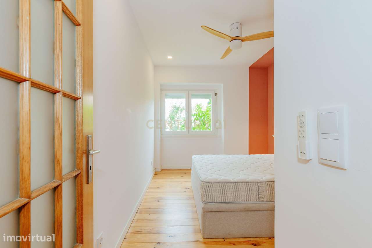 T2 exclusivo, totalmente remodelado e mobilado, com logradouro privati-16