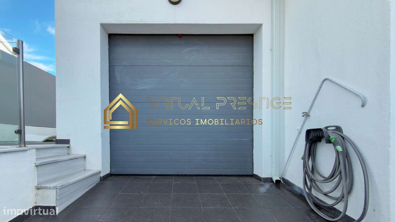 Moradia T4 Remodelada com Piscina em Belverde-33