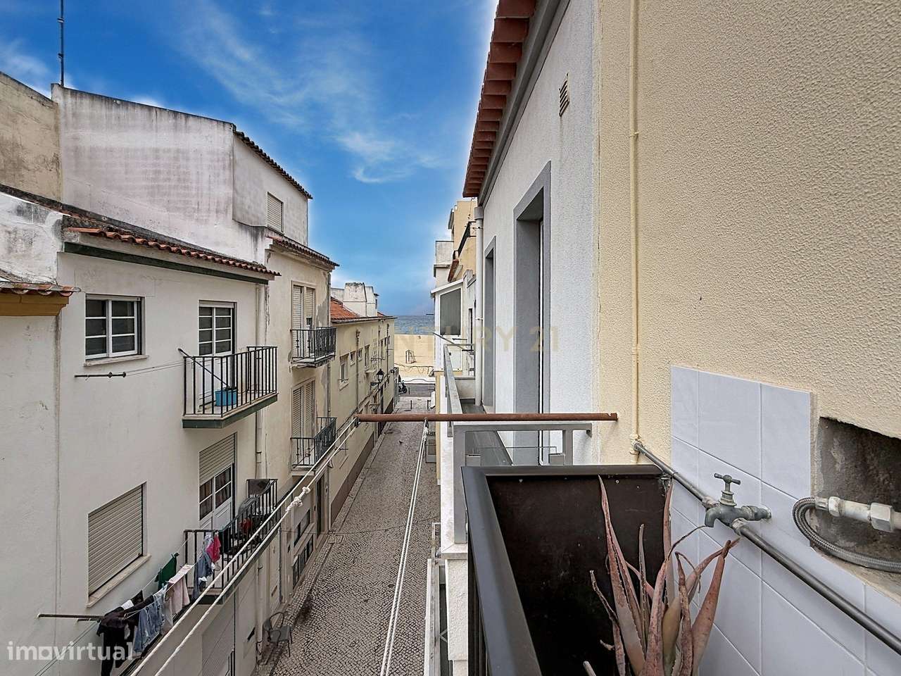 Apartamento T2 no Centro Histórico da Nazaré com Vista Mar-20