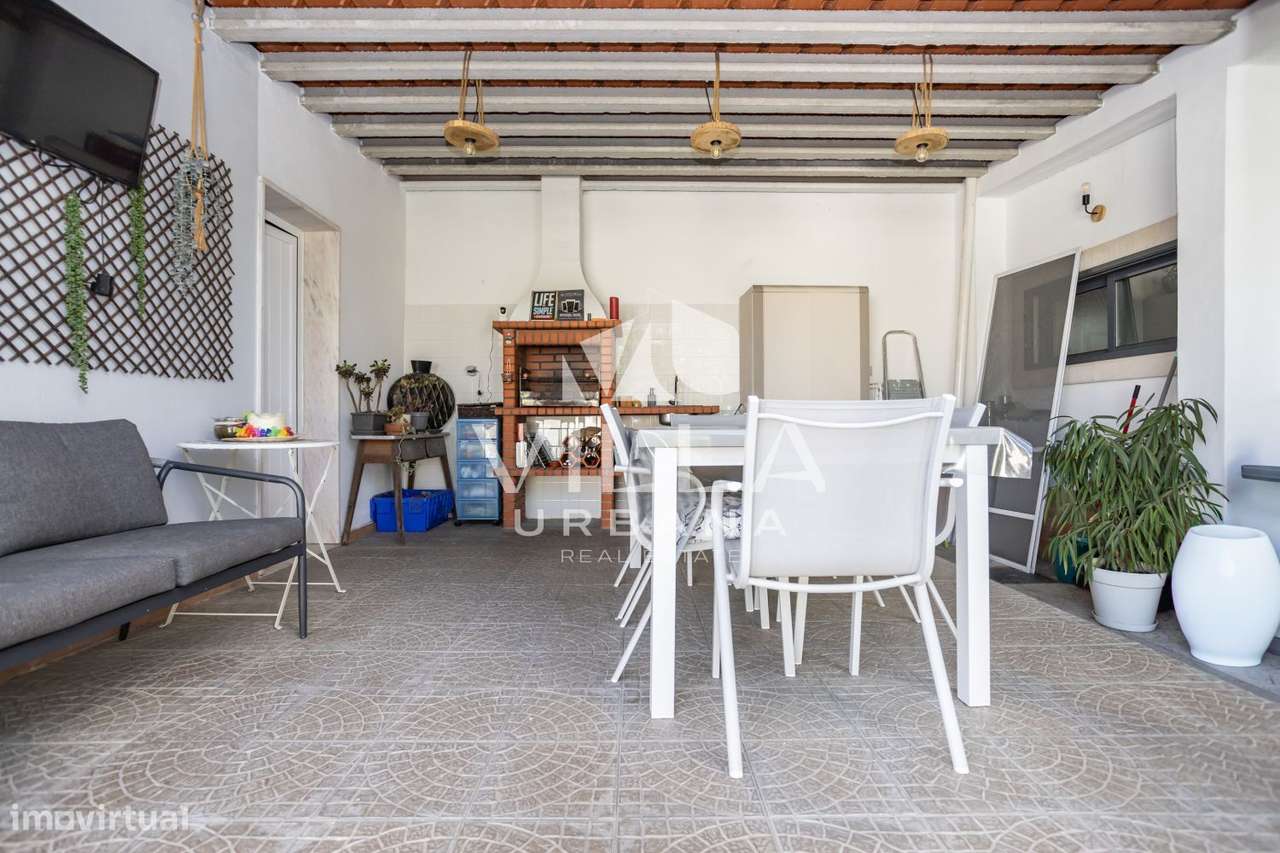 Moradia T3+1 Isolada com Jardim e Excelentes Áreas | Quinta do Anjo-12