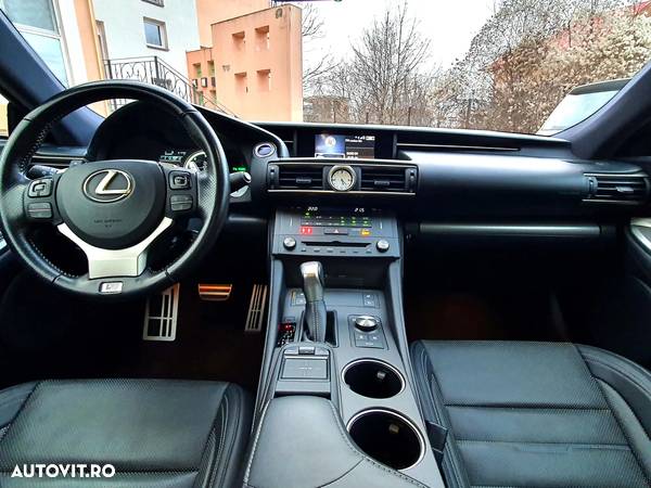 Lexus Seria RC 300h - 28