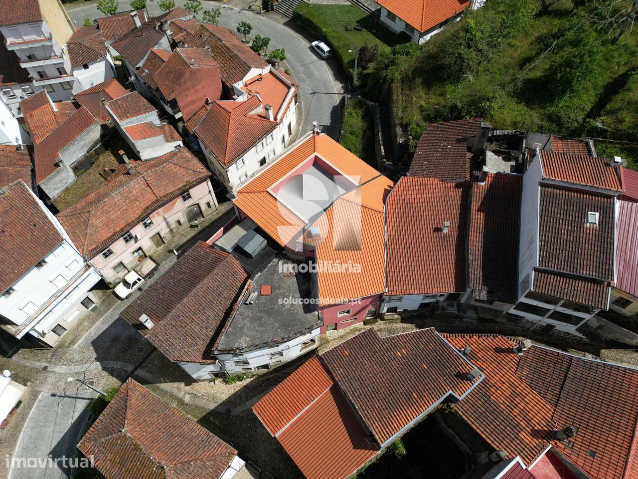 Prédio restaurado 6 T0 e 2 T2 - Grande imagem: 3/39