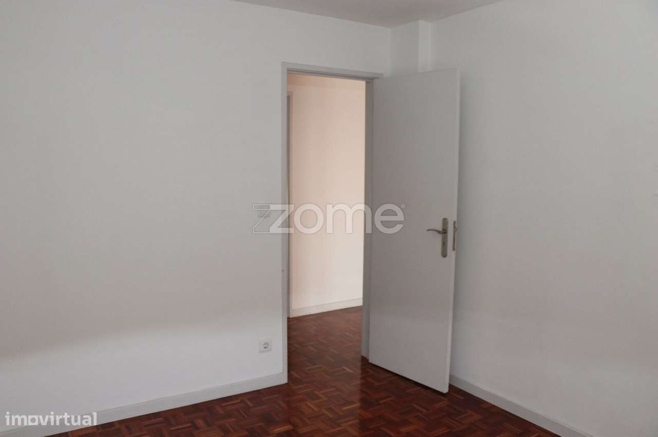 T3 Renovado em Frielas-22