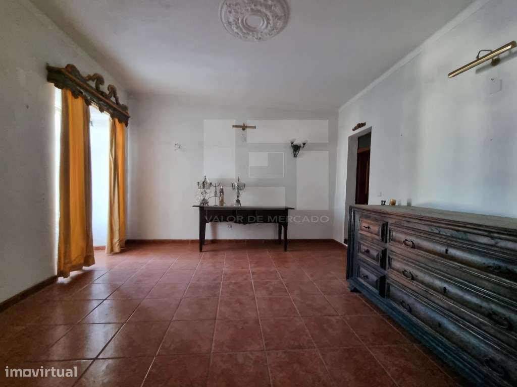 Apartamento T4+1 em Borba: Espaço, conforto e localização privilegi...-10