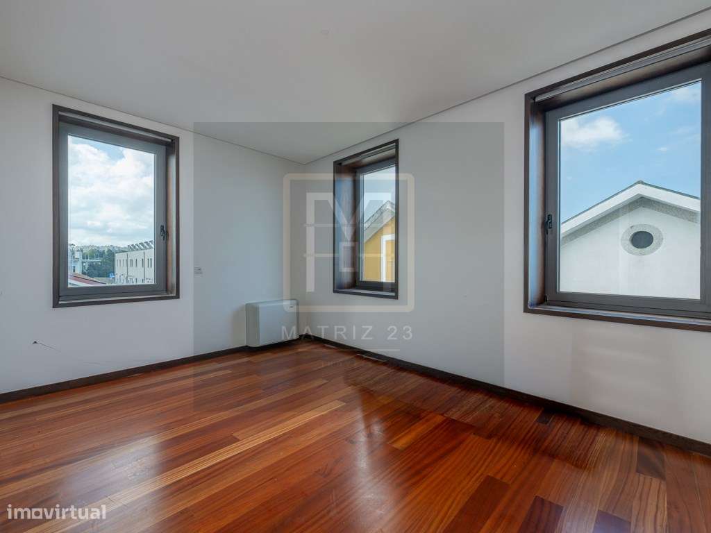 MORADIA T4+1 | 2 TERRAÇOS | LOGRADOURO | GARAGEM | PORTO-42