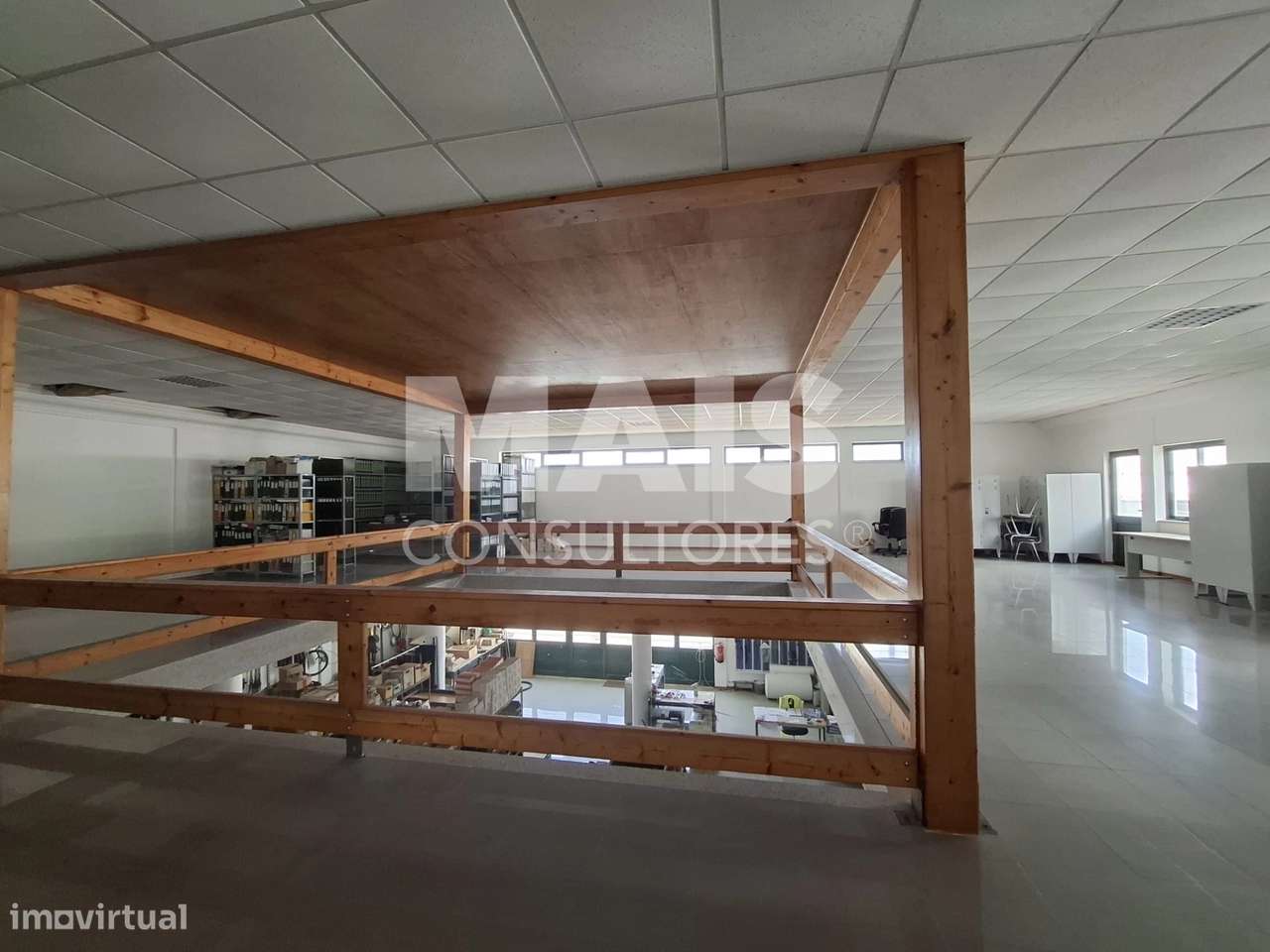 Edifício com Armazém e  Terreno para Expansão em Vila Nova de Santo... - Grande imagem: 5/13