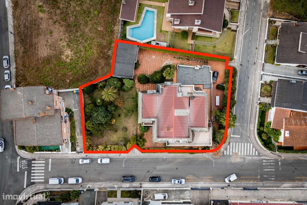 Moradia T6 de Arquitetura Contemporânea em São João da Madeira - Grande imagem: 2/31