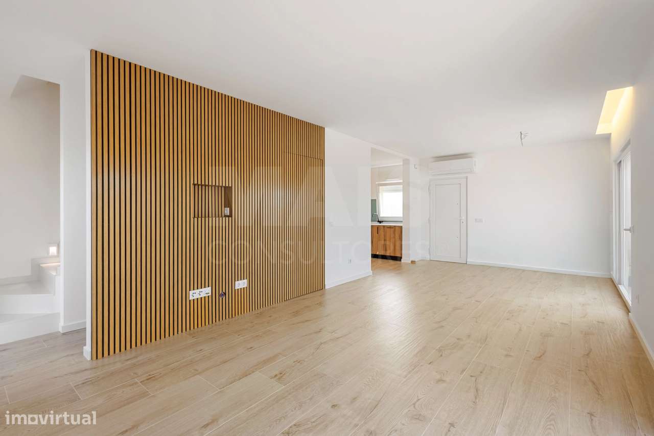 Moradia T2 com quintal e vista mar junto aos Supertubos - Grande imagem: 3/37