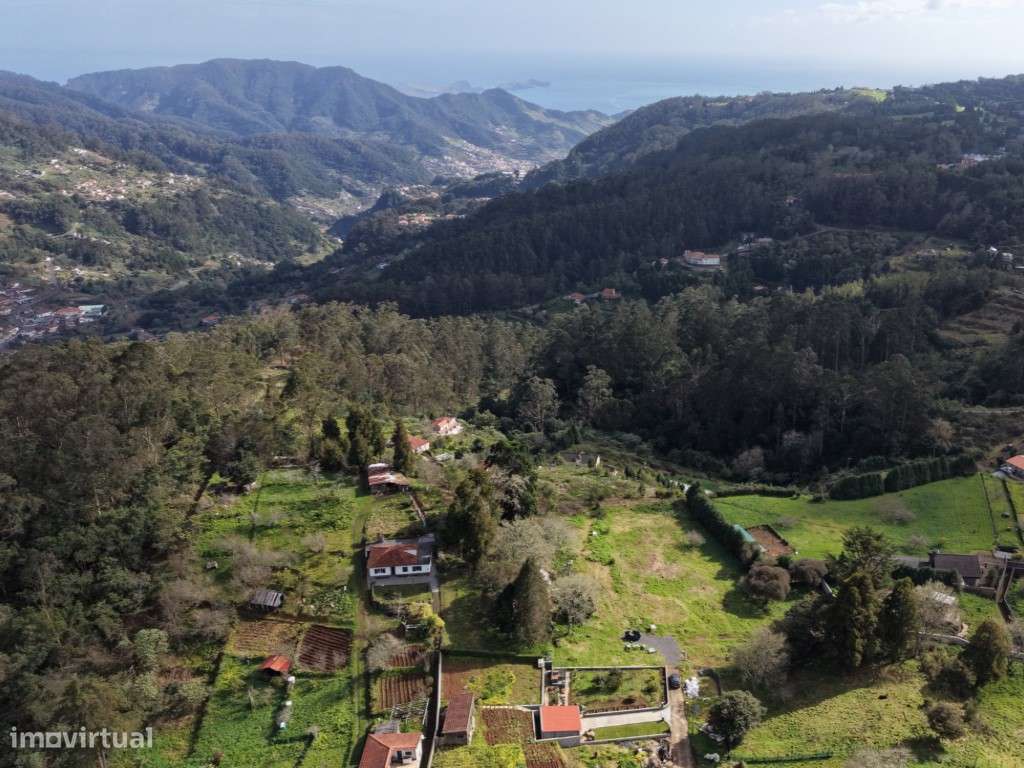 Moradia com terreno de 1.2 ha - Santo da Serra-11