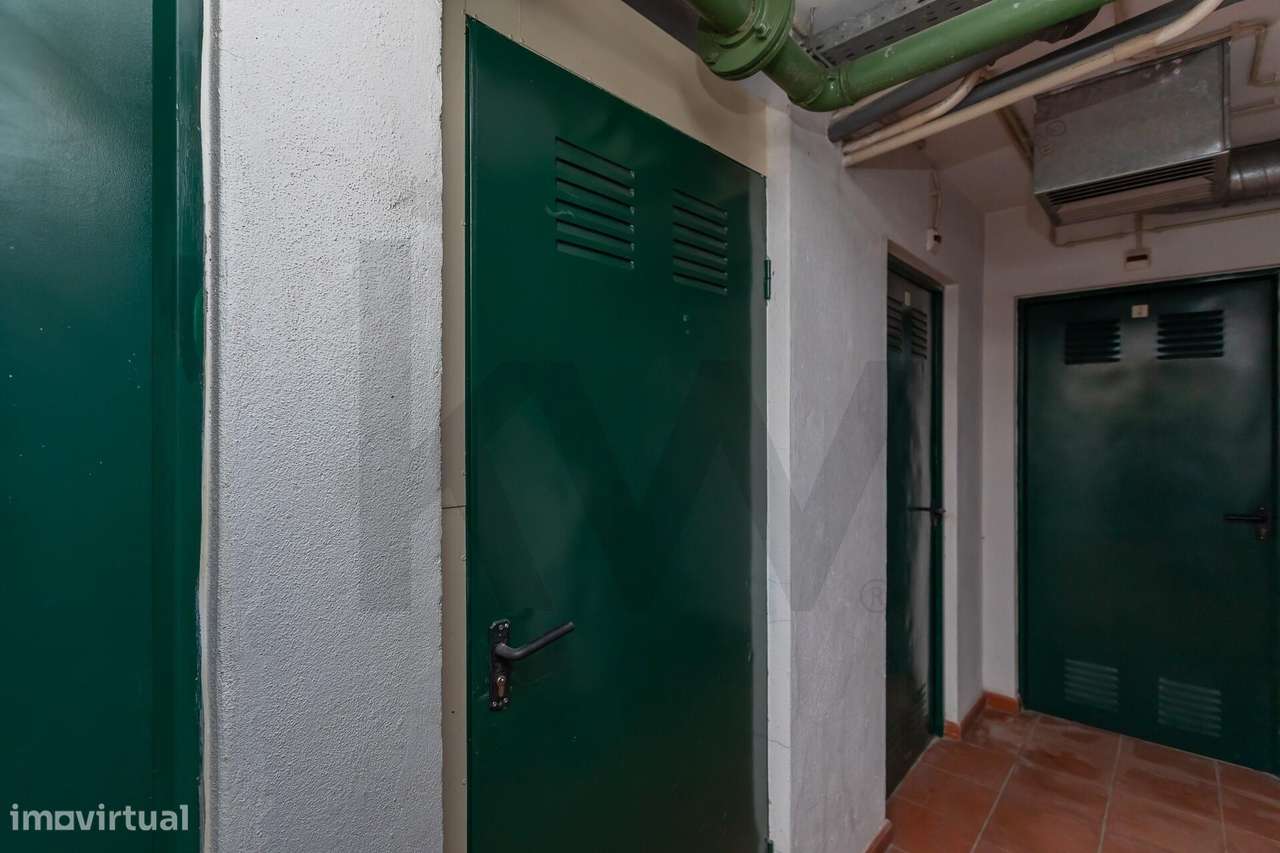 Alcântara | T1 em Condomínio Privado com Piscina, Estacionamento e Seg-23