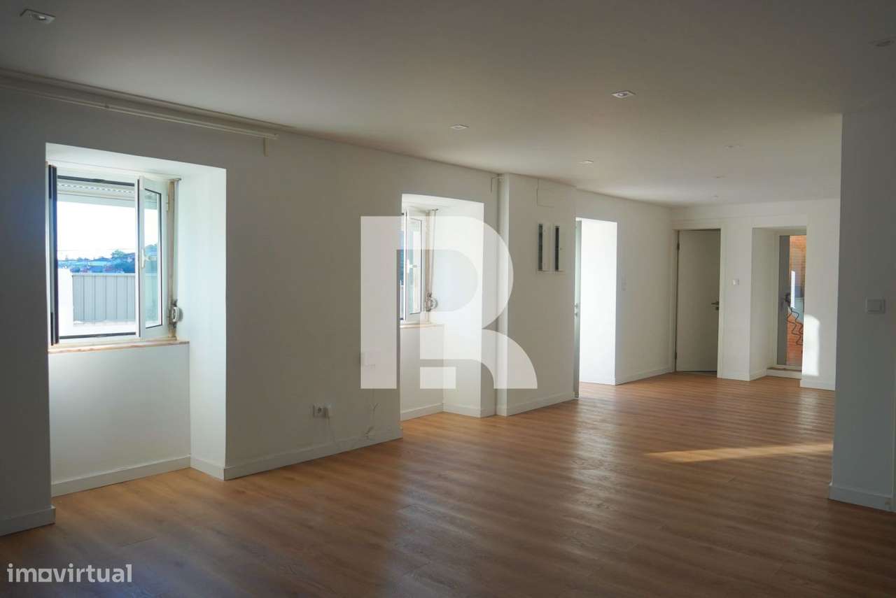 Moradia T3 Remodelada a estrear em Belas, Sintra - Grande imagem: 4/50