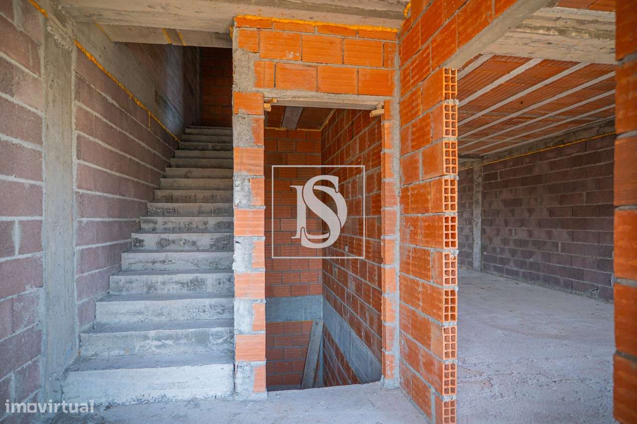 Moradia T3 por terminar | Elevado potencial de investimento-7