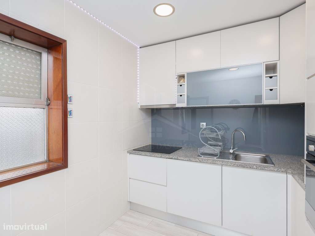 Apartamento T2 Parcialmente Remodelado em Valbom | Oportunidade aba...-7