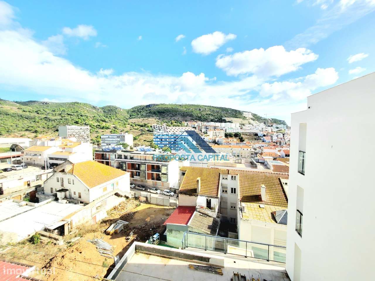 Apartamento T2 Totalmente Remodelado | Centro Sesimbra 200m da Praia-36