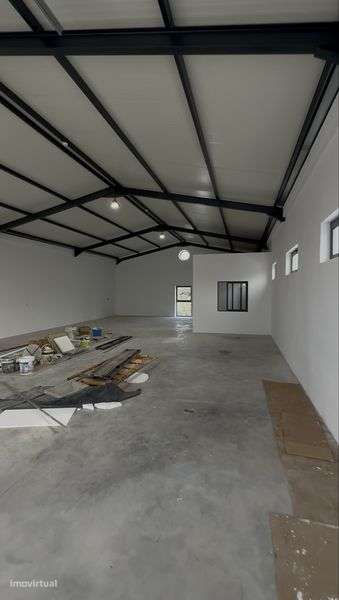 Arrenda-se NOVO armazem 300 com painel sandwich - Grande imagem: 2/8