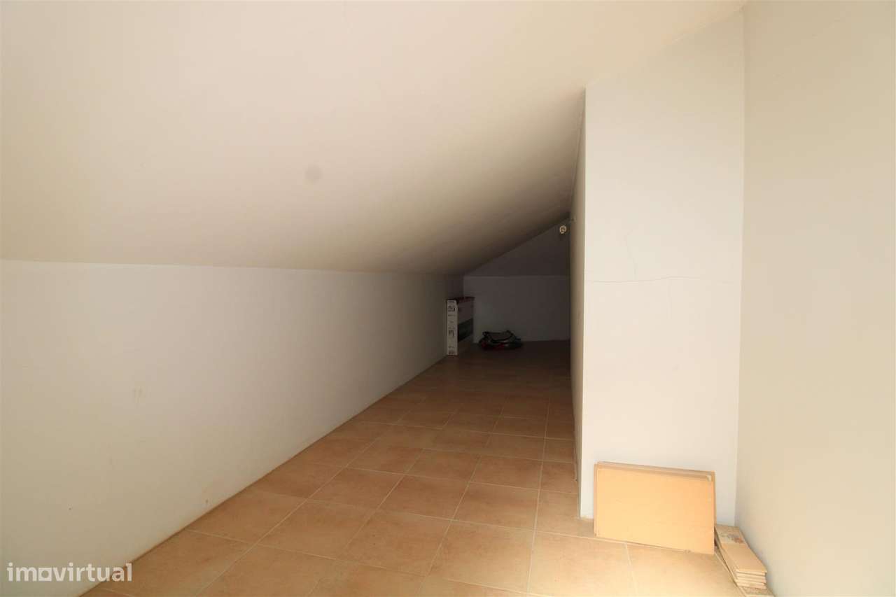 Apartamento T3 Duplex em Oiã-12